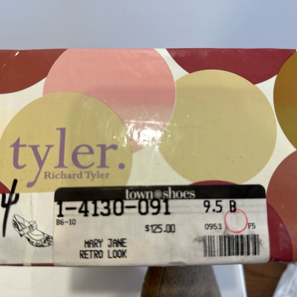 Embroidered Mary Jane Heels. - Picture 4 of 6